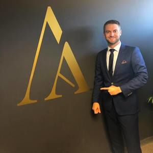 Meet your Posher, Casey